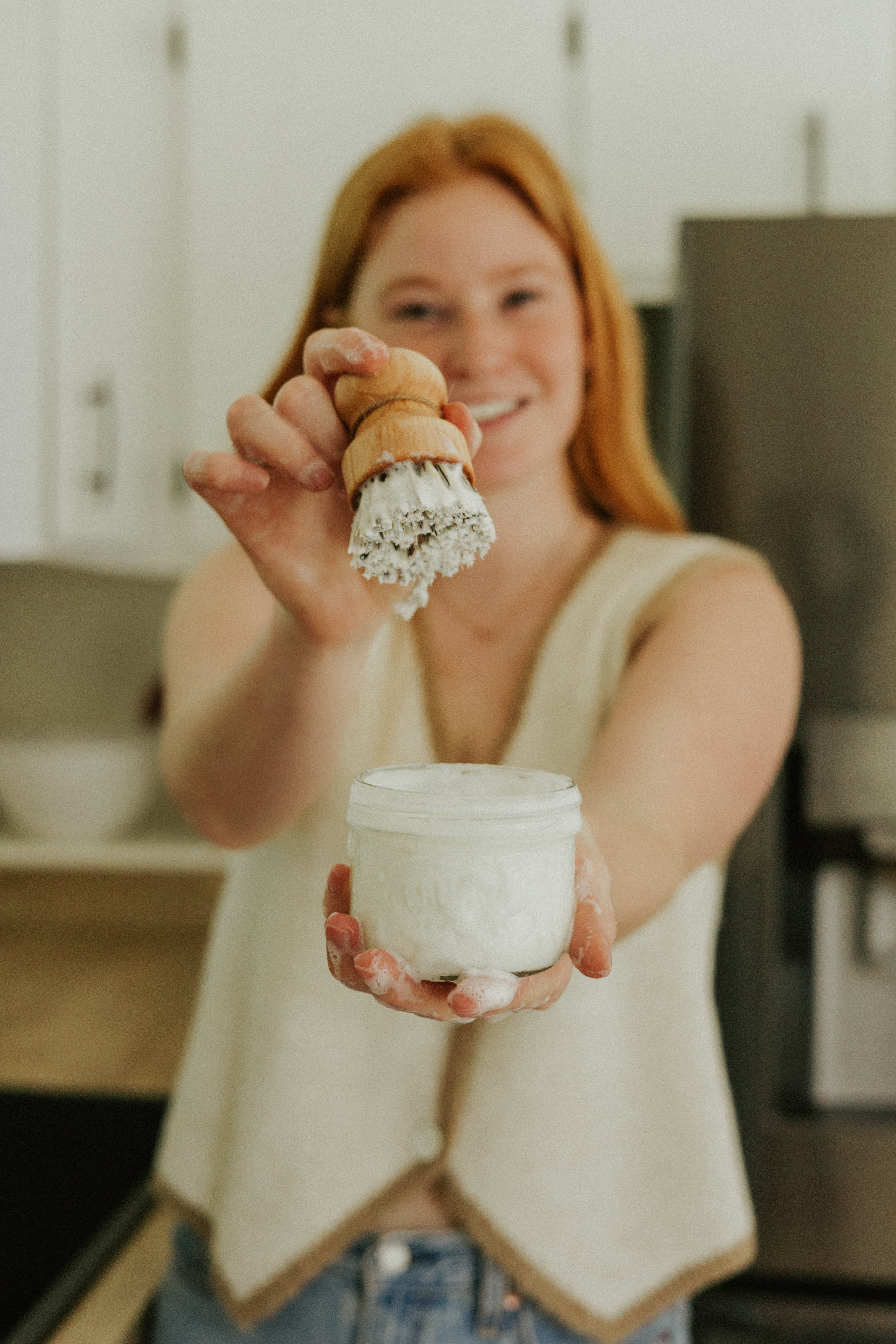 Cake dish brush